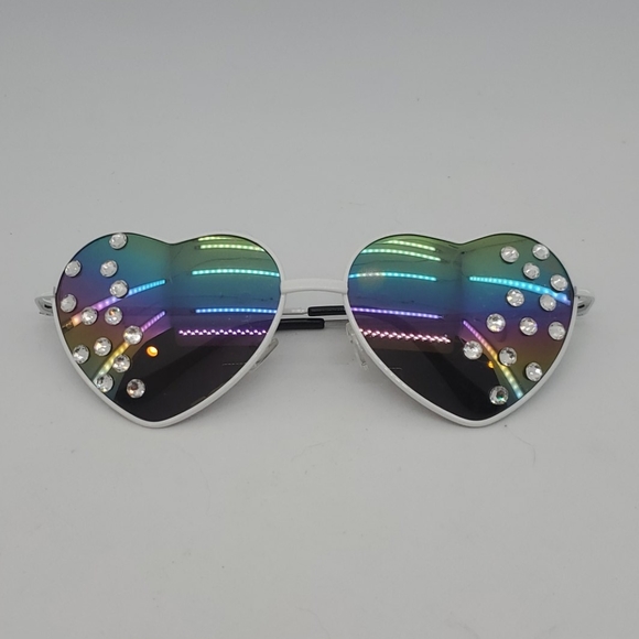 Rainbow lens rhinestone heart sunglasses - Picture 1 of 1